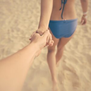 couple, beach, holding-677585.jpg